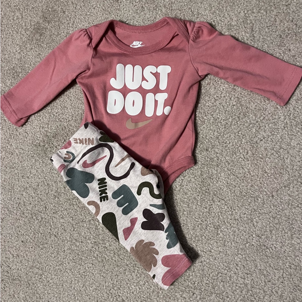 Girls Nike infant set